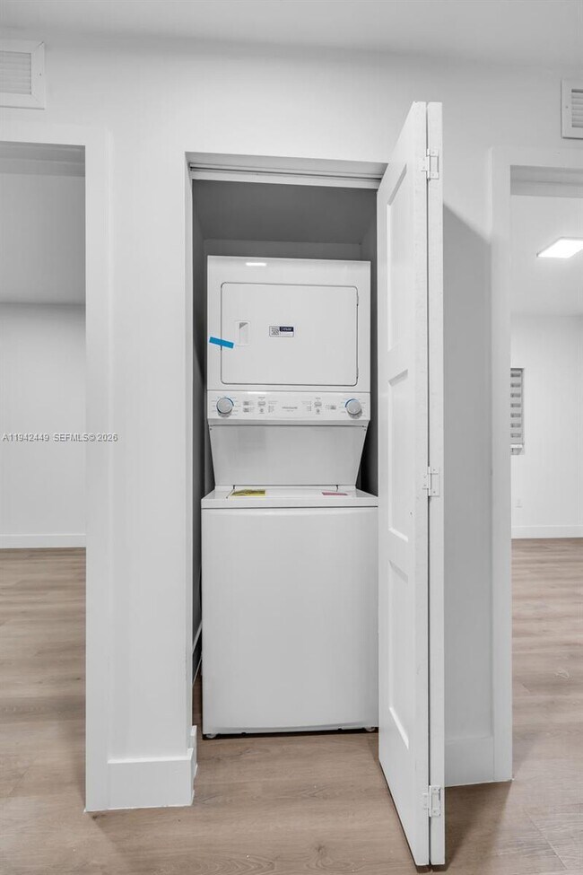 Building Photo - 3728 NW 19th Ave