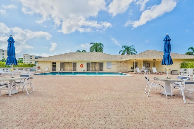 Building Photo - 141 SE 3rd Ave