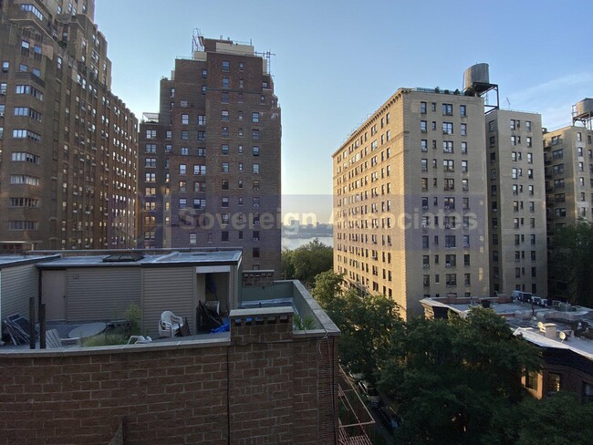 Building Photo - 308 W 104th St