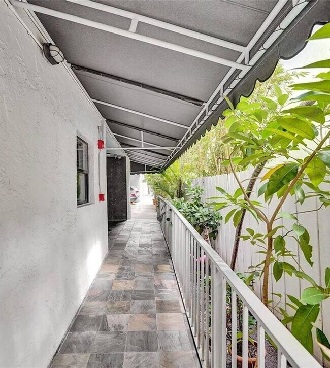 Building Photo - Location, Location, Location! 1 Bedroom/1 Bathroom in Miami Beach!