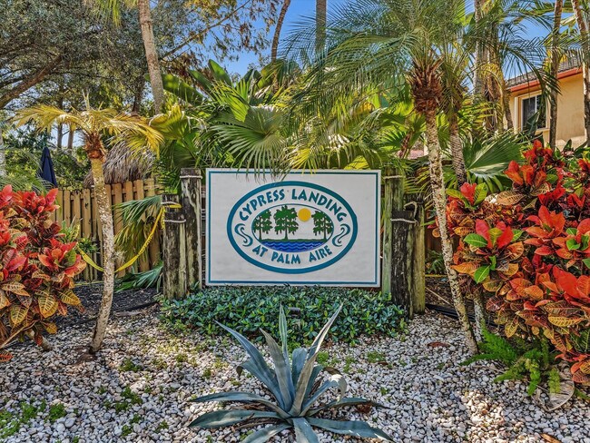 Building Photo - 1449 Banyan Cir