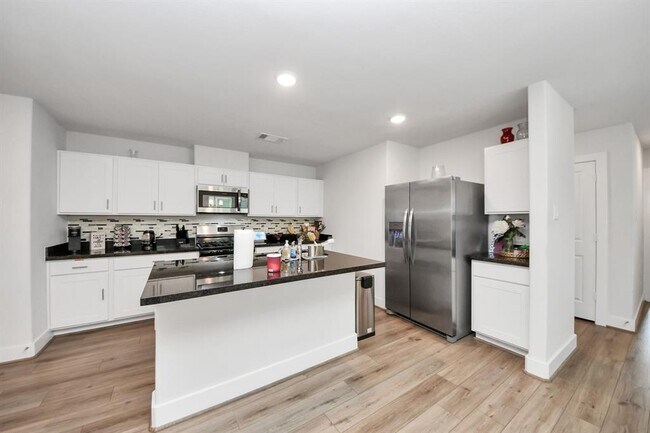Building Photo - 7014 Cedar Breeze Ct