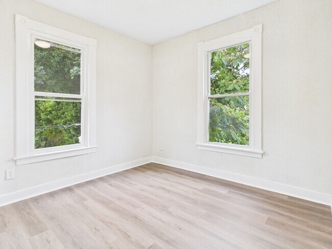 Building Photo - 3314 3rd Ave