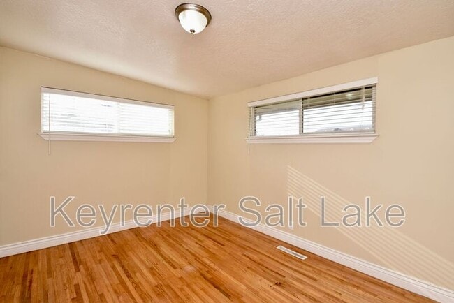 Building Photo - 7340 Cottonwood St