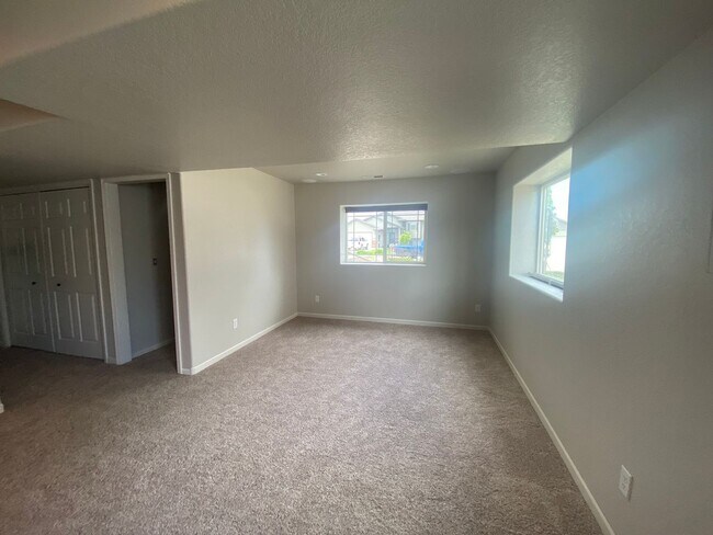 Building Photo - 4 BED | 3 BATH | 3 CAR GARAGE | SUMMERSET