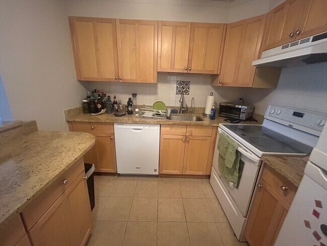 Building Photo - 34 Hamilton Rd