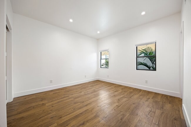 Building Photo - 212 W 64th St