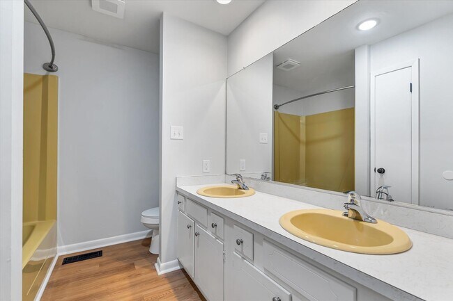 Building Photo - 1803 Deerwood Dr