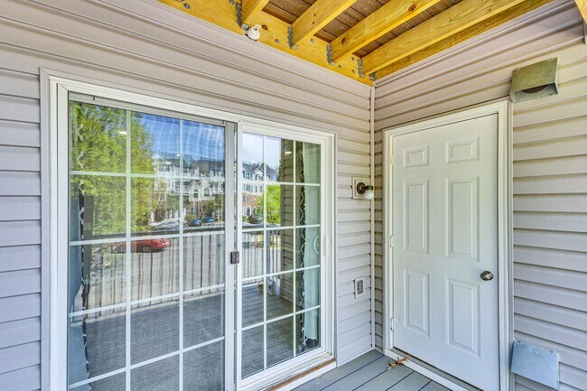 Building Photo - Stylish Condo Near Van Dorn Metro with Dual En Suites