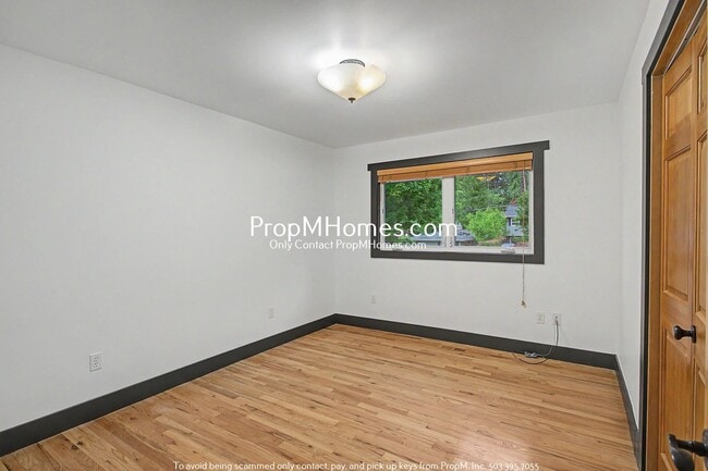 Building Photo - Unique Luxury Three Bedroom Home in Hallinan!