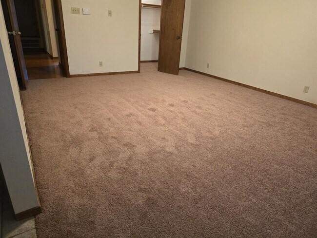 Building Photo - 9903 Grand Oak Dr