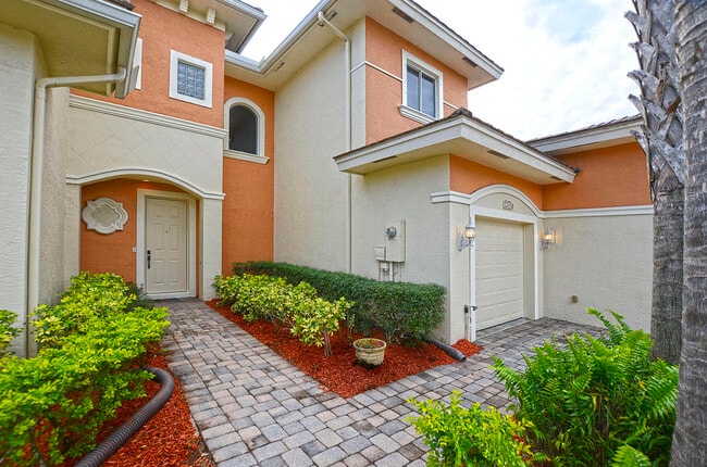 Primary Photo - 2553 Langrove Ln SW