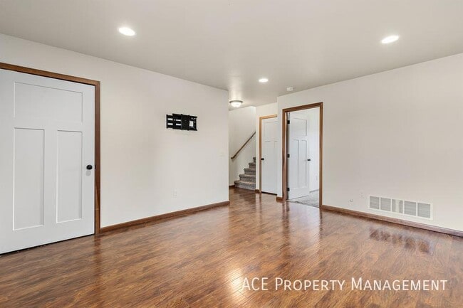 Building Photo - 3119 New England St