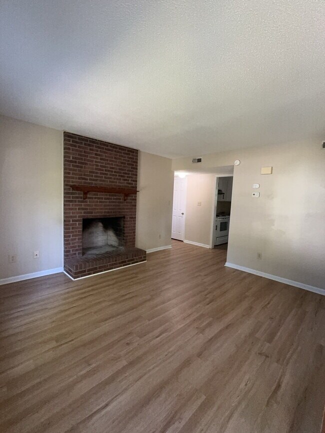 Building Photo - Stunning 3 Bed, 2.5 Bath Home with 1536 Sq Ft in Jacksonville, NC!
