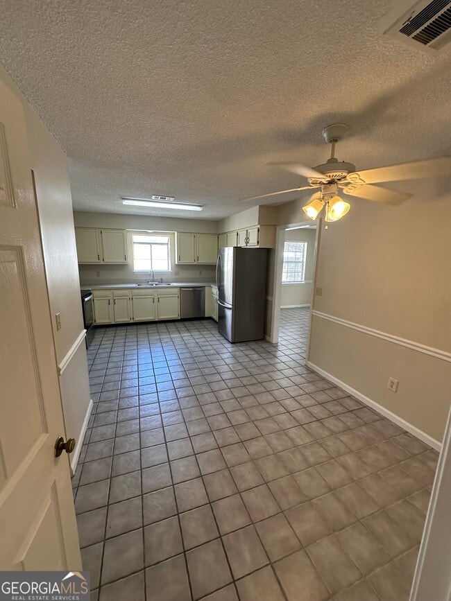 Building Photo - 214 Cypress Dr