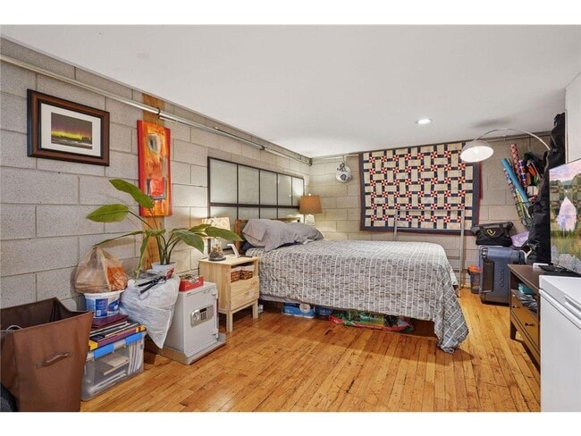 Building Photo - 801 N Washington Ave