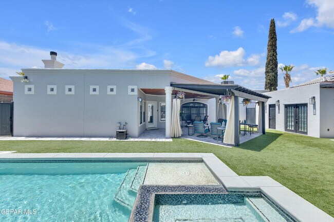 Building Photo - 2085 Paseo Del Prado Dr