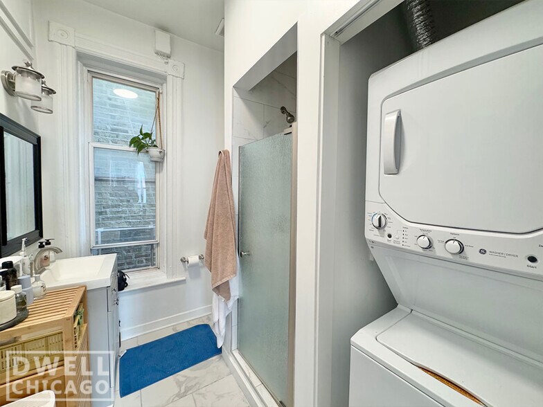 Building Photo - 1362 N Bosworth Ave