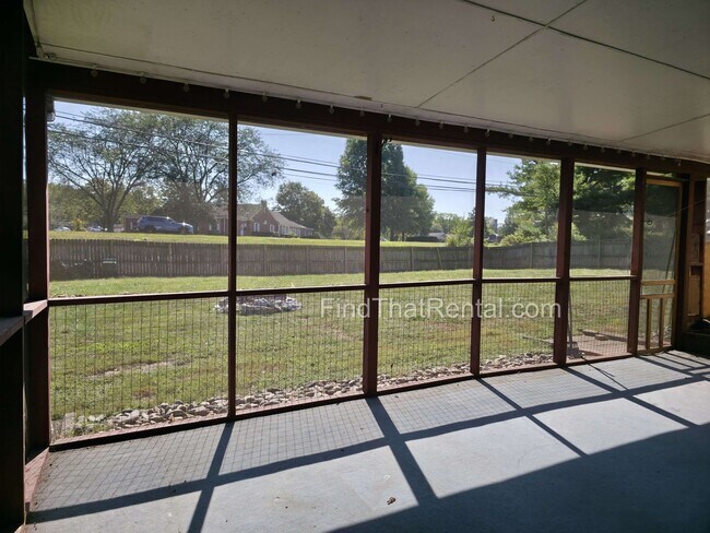 Building Photo - Available Immediately! Pet friendly, 2 car...
