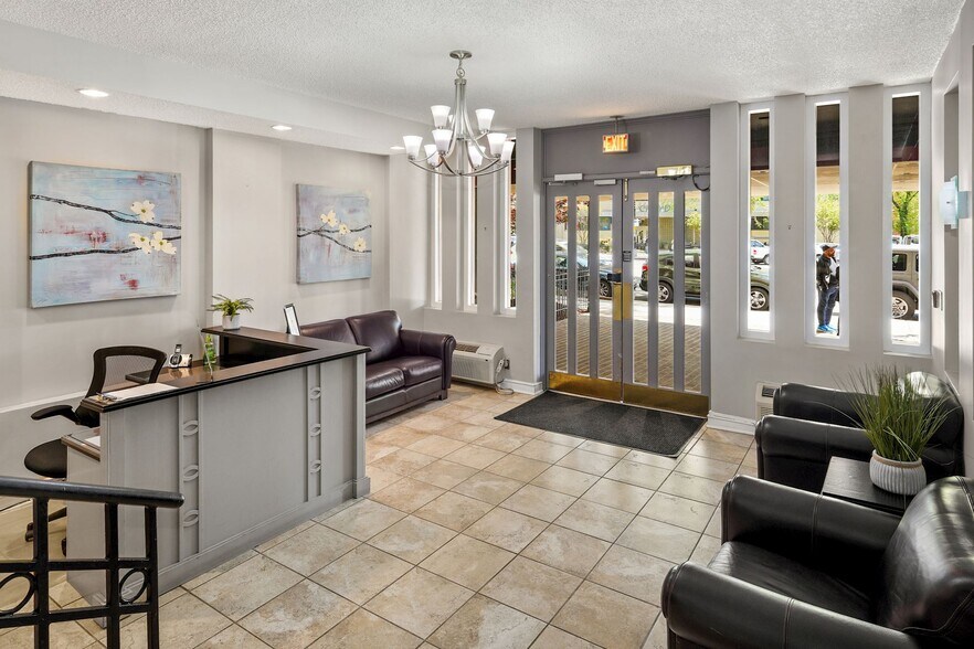 The Concord Foyer with Reception open 8 AM to 5 PM - 1816 New Hampshire Ave NW