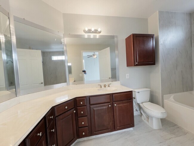 Building Photo - 7575 Kirby Dr