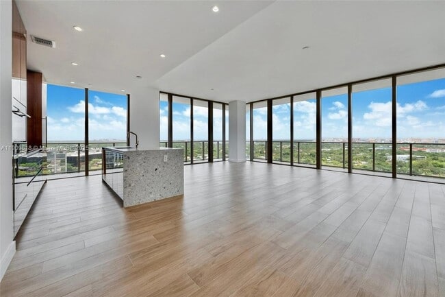 Building Photo - 2678 Tigertail Ave