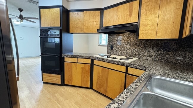 Building Photo - 207 Gulpha Dr