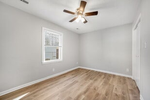 Building Photo - 1204 Glenarden Dr