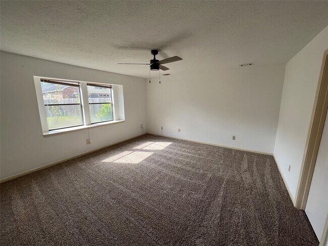Building Photo - 2115 Redcliff Dr