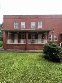 Building Photo - Expansive East End Townhome! Large Bedroom...