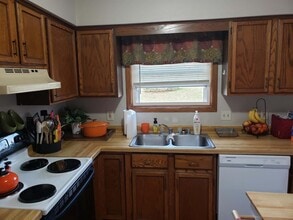 Building Photo - 1122-1124 Waunakee Duplex