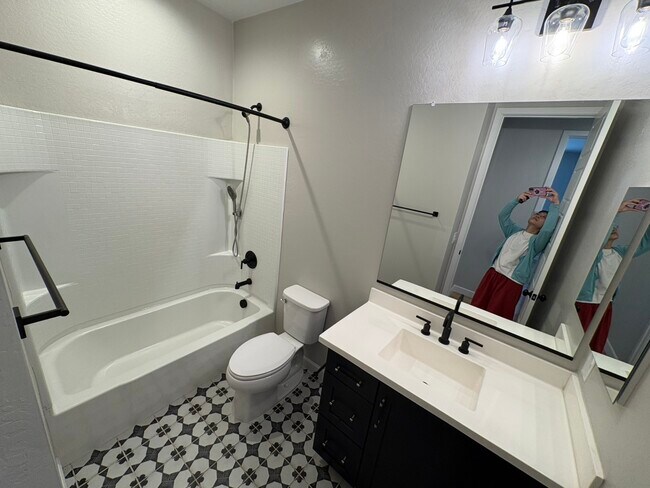 Building Photo - 1928 W Chisum Trl