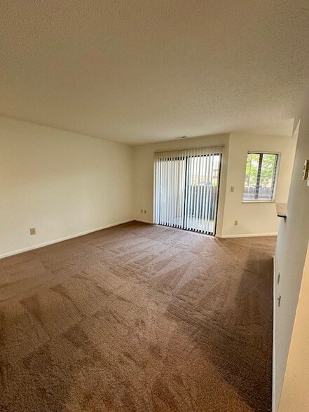 Primary Photo - 2205 Hedgerow Road