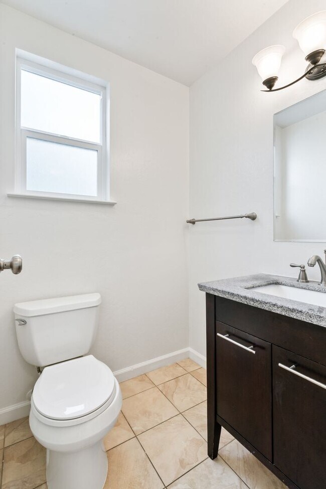 Building Photo - Spacious 3-Bedroom Daly City Home – Prime ...
