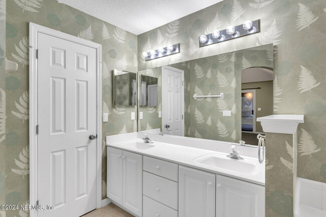 Building Photo - 2128 Pebble Creek Ln