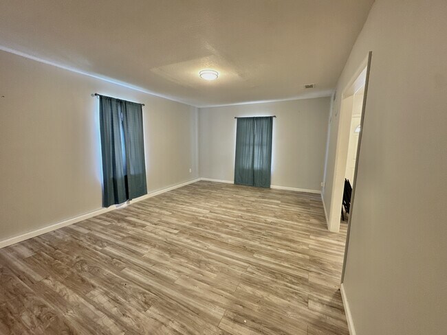Building Photo - 1111 Timberline Dr
