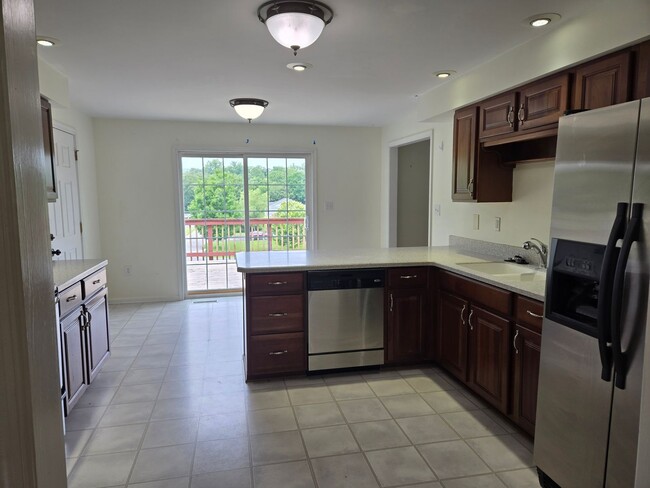 Building Photo - 3 Bed, 2.5 Bath Single Family Home in Mart...