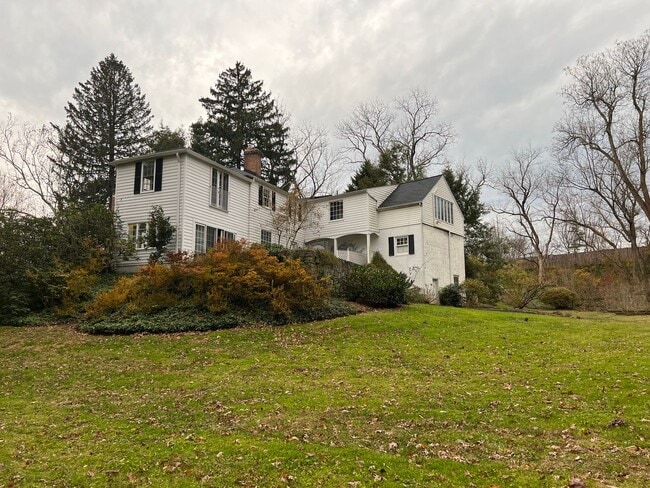 Building Photo - Cool Updated Historic 4/3.5 Farmhouse in Bethesda on Private, 1.5 Acre Lot