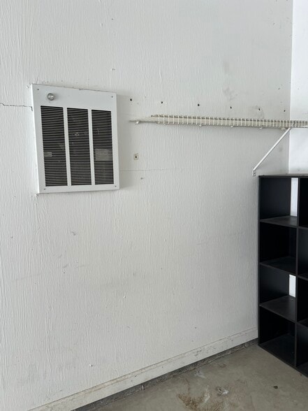 Heated garage - 36447 N Reserve Cir