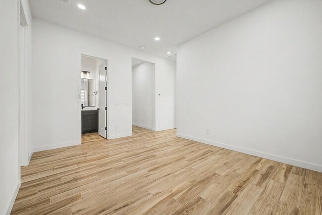 Building Photo - 1277 E Tonto Dr