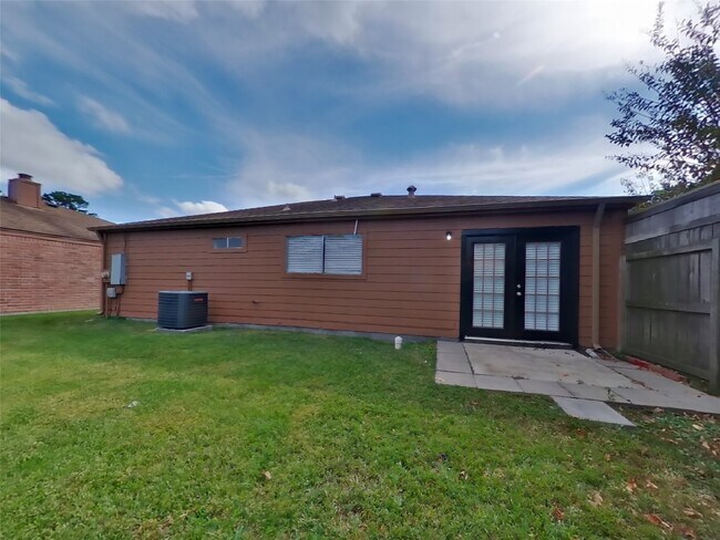 Building Photo - 6922 Clee Ln