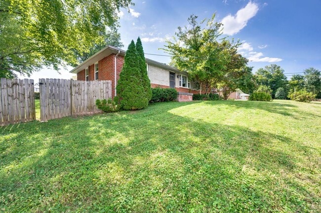 Building Photo - Beautifully Updated 3BR/1.5BA Home in Cove...