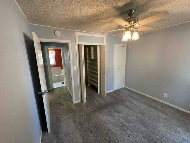 Building Photo - 501 Trotter Ave