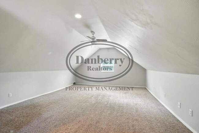 Building Photo - 822 Searles Rd