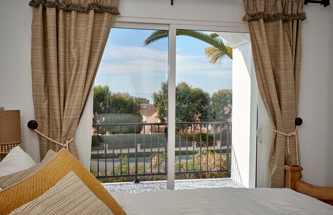 Building Photo - 7080 Via del Mar