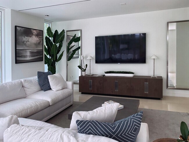 Building Photo - 243 Venetian Dr