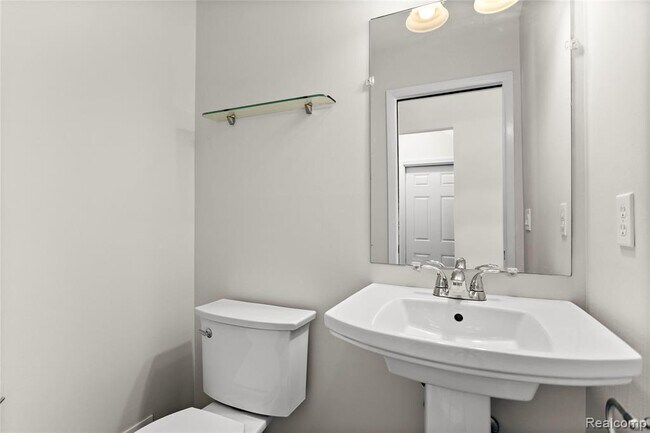 Building Photo - 3715 Ledge Dr