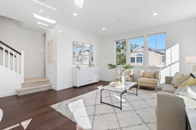 Building Photo - $4,390 / 4 BR STUNNING 2017 MODEL HOME FOR...