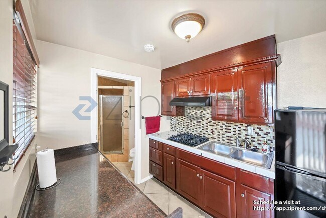 Building Photo - 1949 E Idahome St