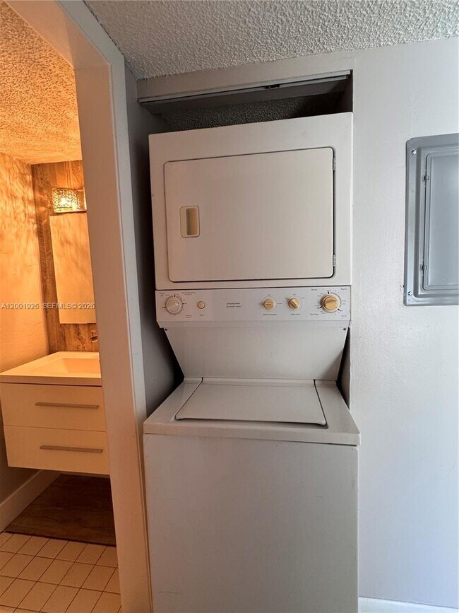 Building Photo - 910 Constitution Dr